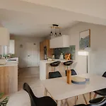 Spacious Five Bedroom House With Garden Будинок відпочинку Бристоль