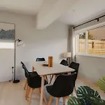 Spacious Five Bedroom House With Garden Μπρίστολ