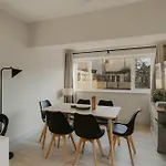 Spacious Five Bedroom House With Garden Бристоль