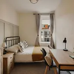 Spacious Five Bedroom House With Garden * Bristol