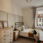 Spacious Five Bedroom House With Garden * Bristol