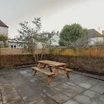 Spacious Five Bedroom House With Garden *