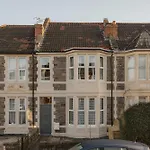 Σπίτι διακοπών Spacious Five Bedroom House With Garden