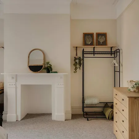 Spacious Five Bedroom House With Garden Nyaraló Bristol