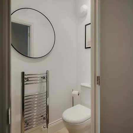 Tatil Evi Spacious Five Bedroom House With Garden Bristol