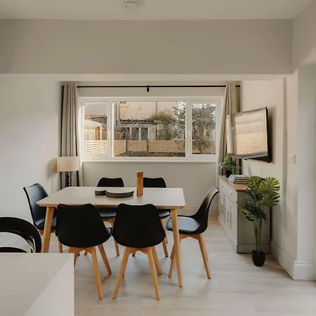 Tatil Evi Spacious Five Bedroom House With Garden