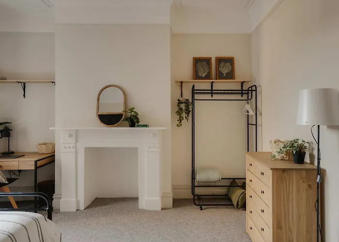 Spacious Five Bedroom House With Garden Feriehus Bristol