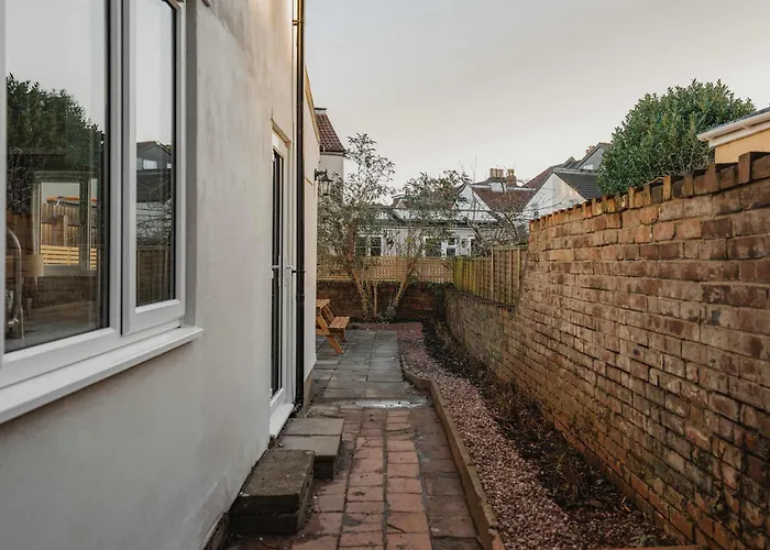 Feriehus Spacious Five Bedroom House With Garden