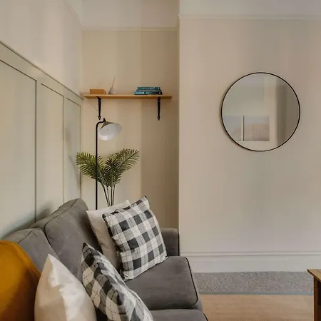 Vakantiehuis Spacious Five Bedroom House With Garden *