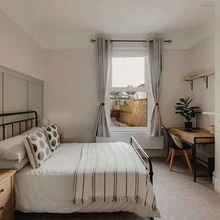 Vakantiehuis Spacious Five Bedroom House With Garden Bristol