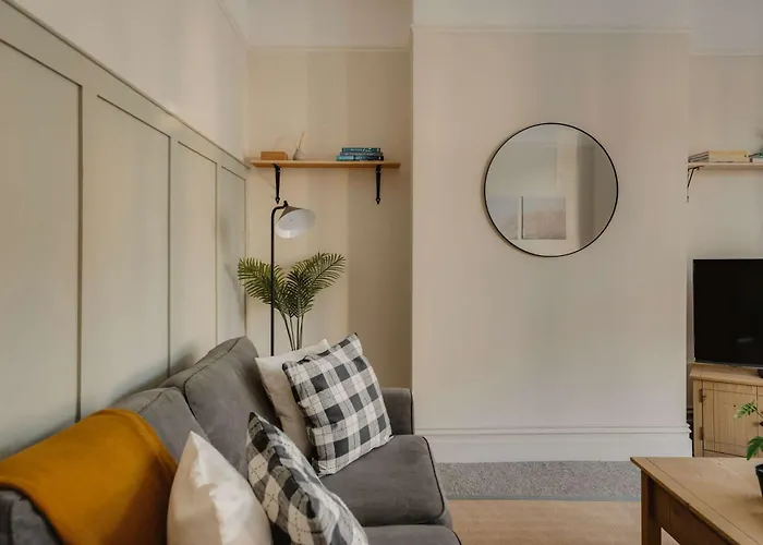 Dom wakacyjny Spacious Five Bedroom House With Garden *