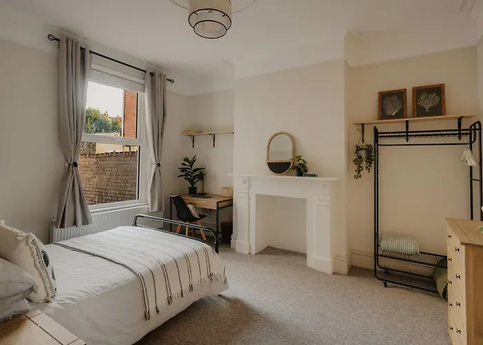 Dom wakacyjny Spacious Five Bedroom House With Garden *