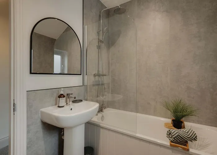 Vakantiehuis Spacious Five Bedroom House With Garden *