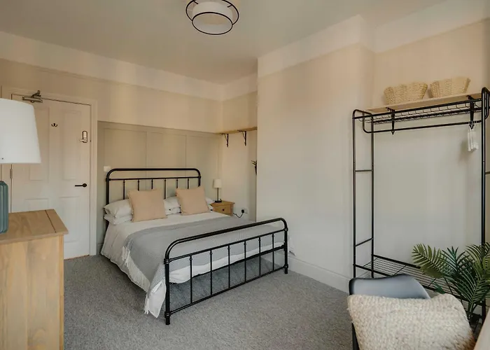 Spacious Five Bedroom House With Garden Vakantiehuis *