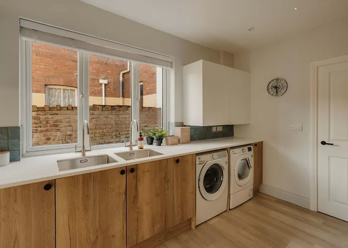 Spacious Five Bedroom House With Garden Vakantiehuis Bristol